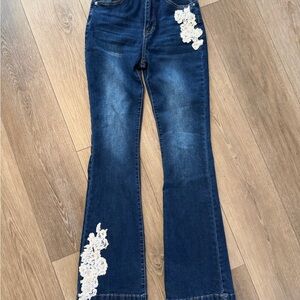 SHEIN jeans with hand sewn lace appliqué size small 4